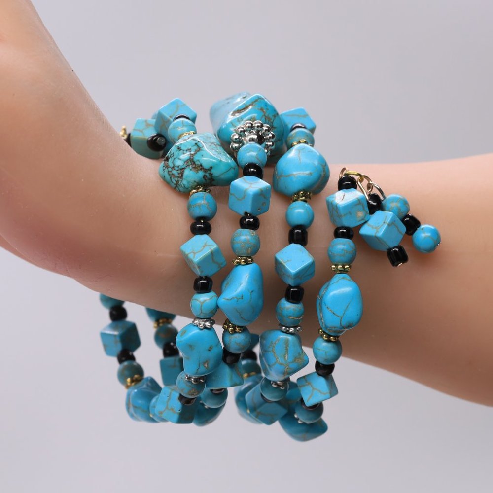 Memory wire Turquoise bracelet with gold and silver accents. - Picture 5 of 5